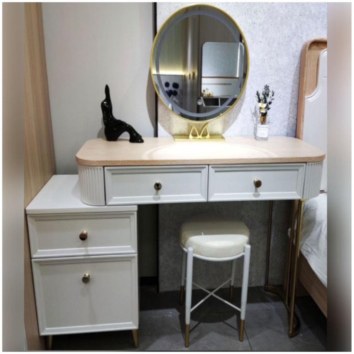 Dressing Table And Mirror (BK565)